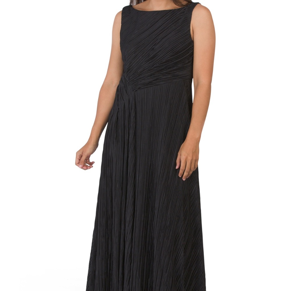 KAY UNGER Contessa Plisse Sleeveless Boat Neck Gown Black